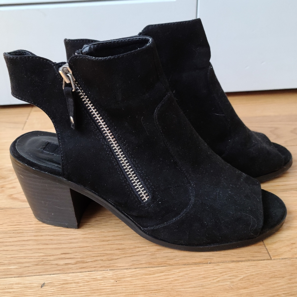Forever 21 Suede Peep Toe Ankle Boot Size 7